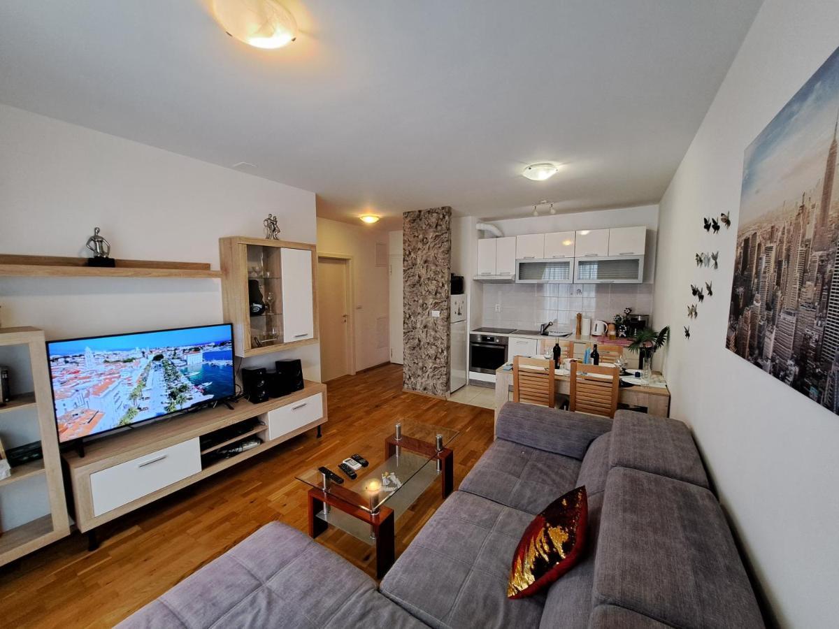 Mariposa, Apartment With Balcony, Private Parking In The Garage, Near The Biggest Shopping Center Mall Of Split Zewnętrze zdjęcie